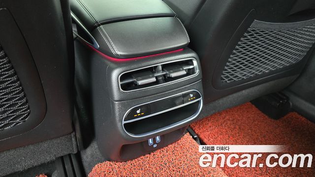 Genesis GV70 2021 — photo 31