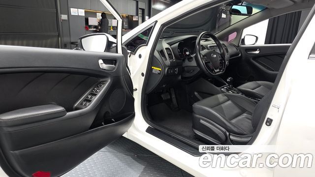 Kia K3 2017 — photo 10