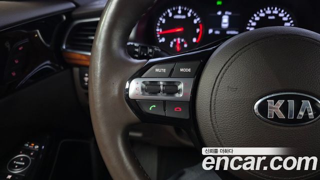 Kia K7 2016 — photo 23