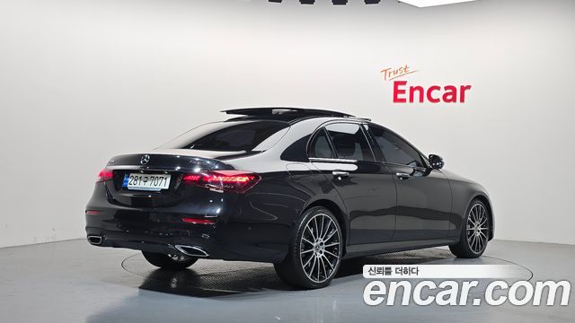 Mercedes-Benz E-Class 2023 — photo 2
