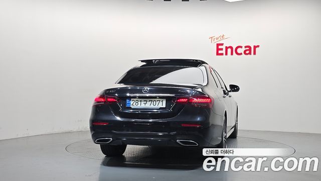 Mercedes-Benz E-Class 2023 — photo 4