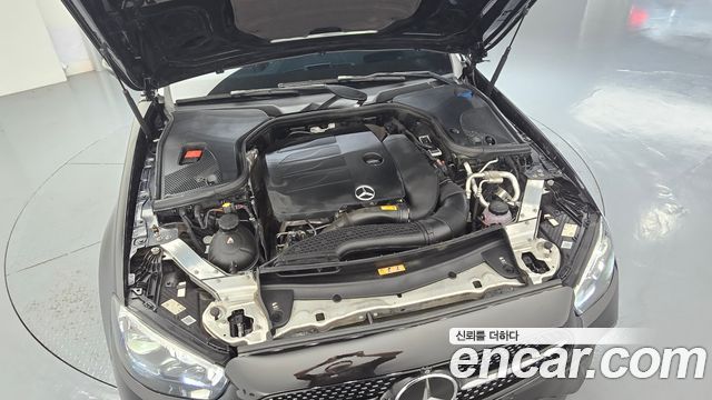Mercedes-Benz E-Class 2023 — photo 6