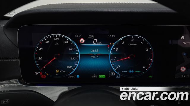 Mercedes-Benz E-Class 2023 — photo 8