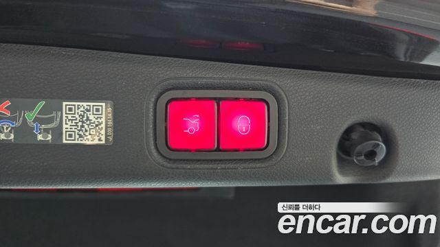 Mercedes-Benz E-Class 2023 — photo 16