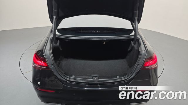 Mercedes-Benz E-Class 2023 — photo 17