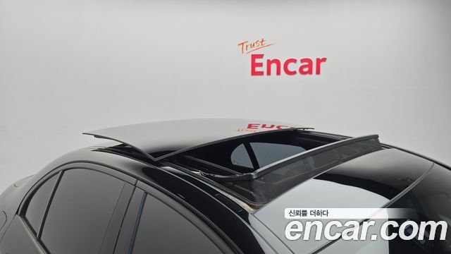 Mercedes-Benz E-Class 2023 — photo 18