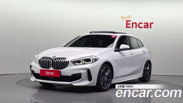 BMW 1-Series 2023 — photo 1