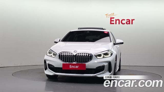 BMW 1-Series 2023 — photo 3