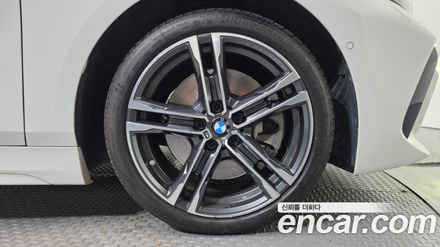 BMW 1-Series 2023 — photo 5