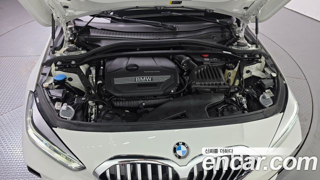 BMW 1-Series 2023 — photo 6