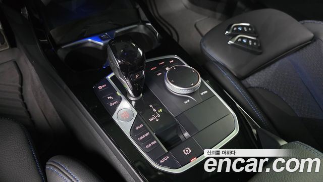 BMW 1-Series 2023 — photo 12