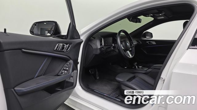 BMW 1-Series 2023 — photo 13
