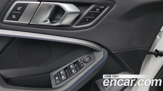BMW 1-Series 2023 — photo 17
