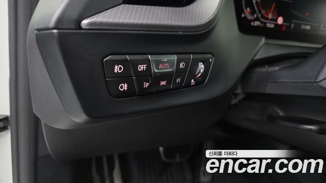BMW 1-Series 2023 — photo 18