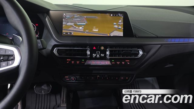 BMW 1-Series 2023 — photo 20