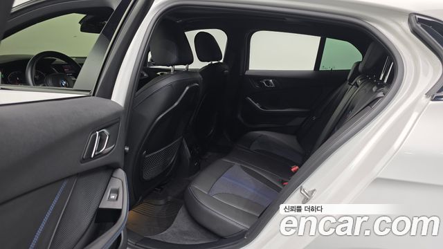BMW 1-Series 2023 — photo 23