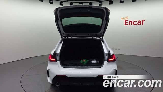 BMW 1-Series 2023 — photo 25