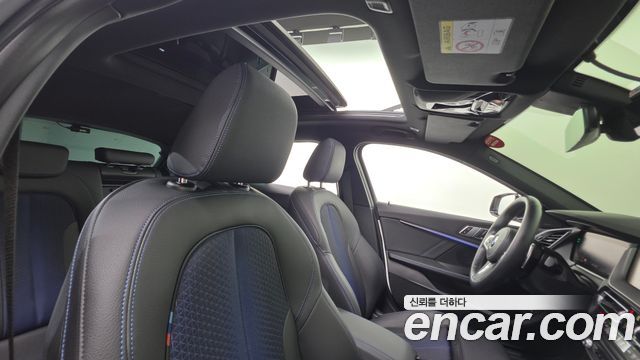 BMW 1-Series 2023 — photo 26