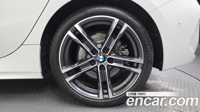 BMW 1-Series 2023 — photo 7