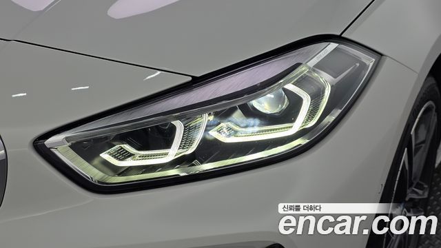 BMW 1-Series 2023 — photo 8