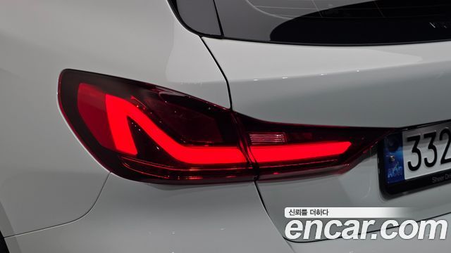 BMW 1-Series 2023 — photo 9