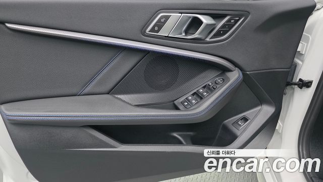 BMW 1-Series 2023 — photo 14