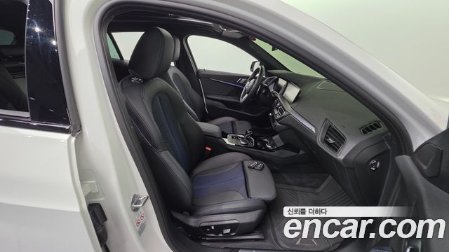BMW 1-Series 2023 — photo 16