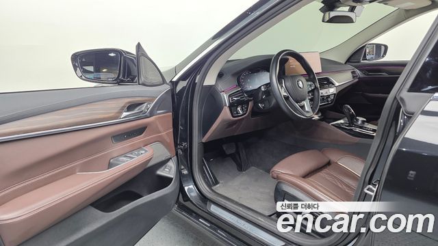 BMW Gran Turismo 2023 — photo 13
