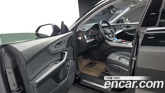 Audi Q8 2022 — photo 10
