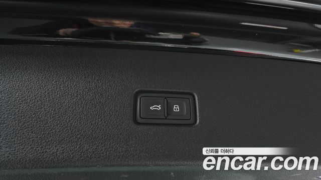 Audi Q8 2022 — photo 16