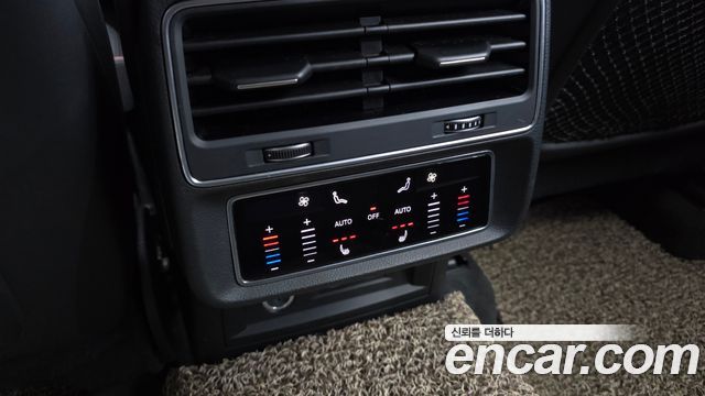 Audi Q8 2022 — photo 18