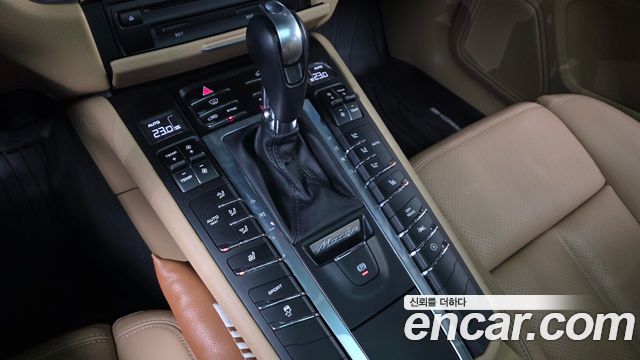 Porsche Macan 2017 — photo 12