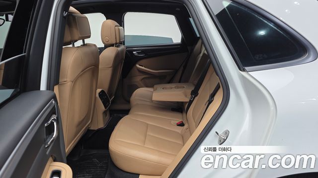 Porsche Macan 2017 — photo 18