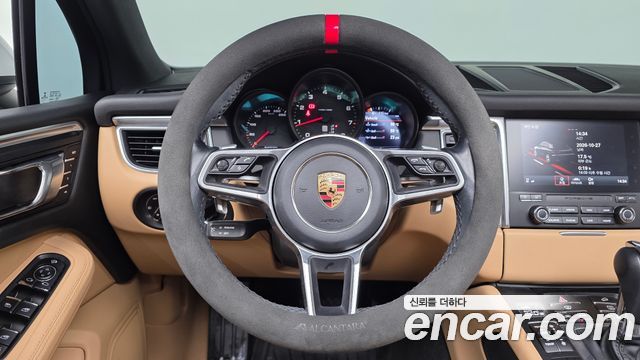 Porsche Macan 2017 — photo 19