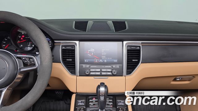 Porsche Macan 2017 — photo 20