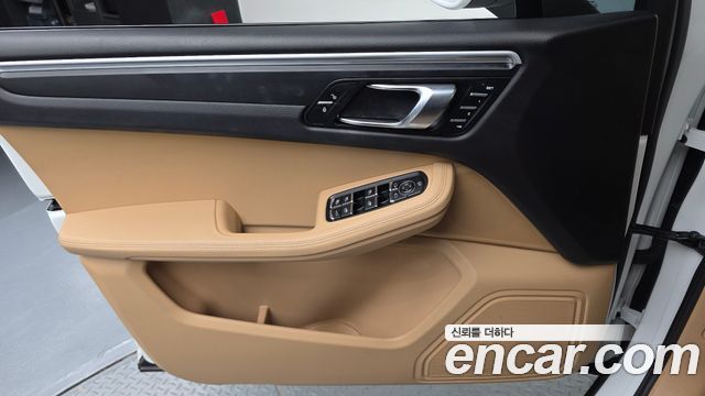 Porsche Macan 2017 — photo 14