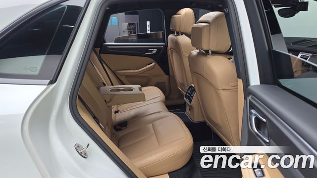 Porsche Macan 2017 — photo 16