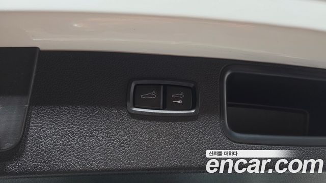 Porsche Macan 2017 — photo 29