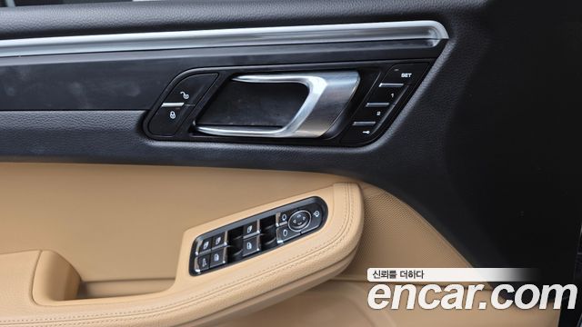 Porsche Macan 2017 — photo 30