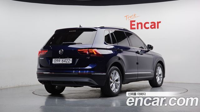 Volkswagen Tiguan 2018 — photo 2
