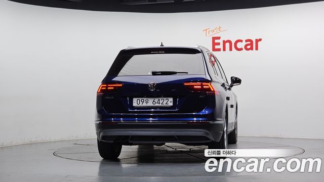 Volkswagen Tiguan 2018 — photo 4