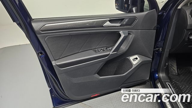 Volkswagen Tiguan 2018 — photo 24