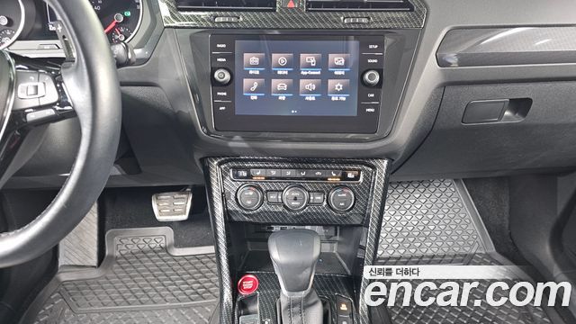 Volkswagen Tiguan 2018 — photo 32