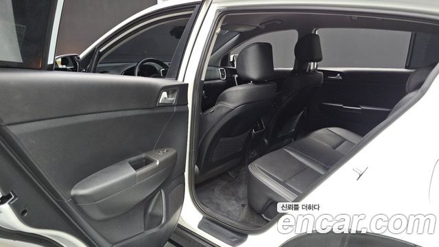 Kia Sportage 2022 — photo 16