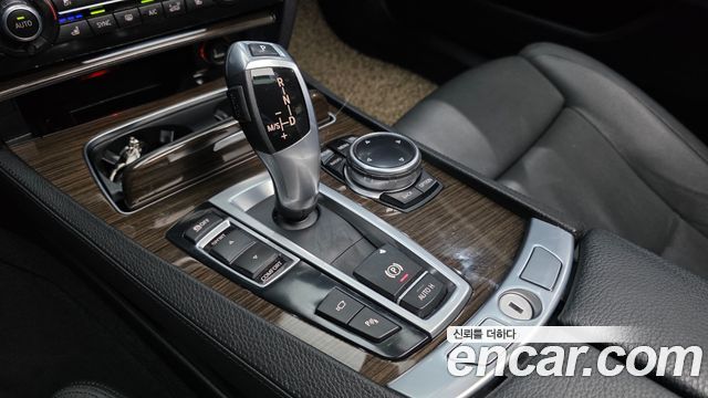 BMW 7-Series 2014 — photo 9