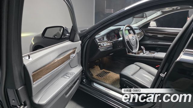 BMW 7-Series 2014 — photo 10
