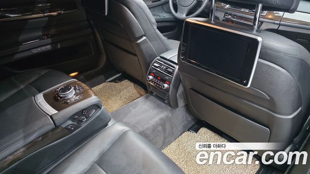 BMW 7-Series 2014 — photo 17