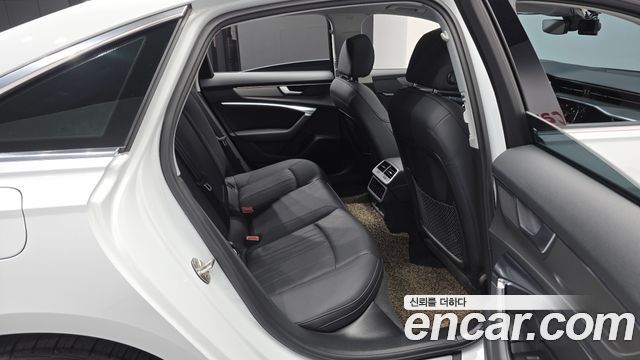 Audi A6 2021 — photo 17