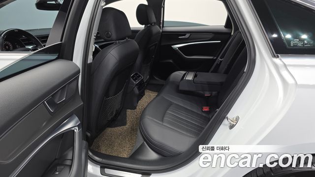 Audi A6 2021 — photo 18