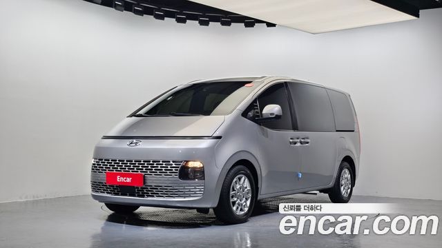 Hyundai Staria 2023 — photo 1